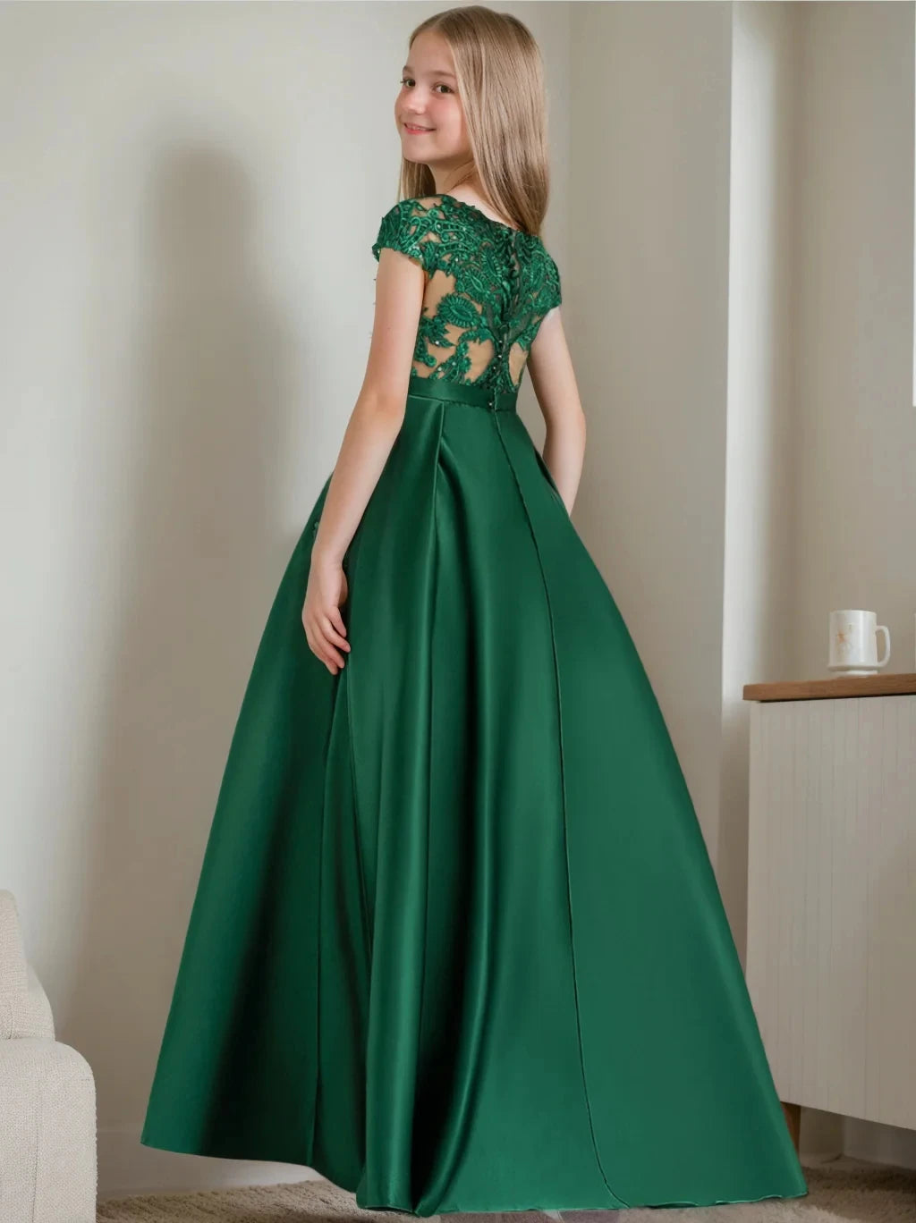 A-Line Princess Short Sleeves Lace Junior Bridesmaid Dresses with Appliques