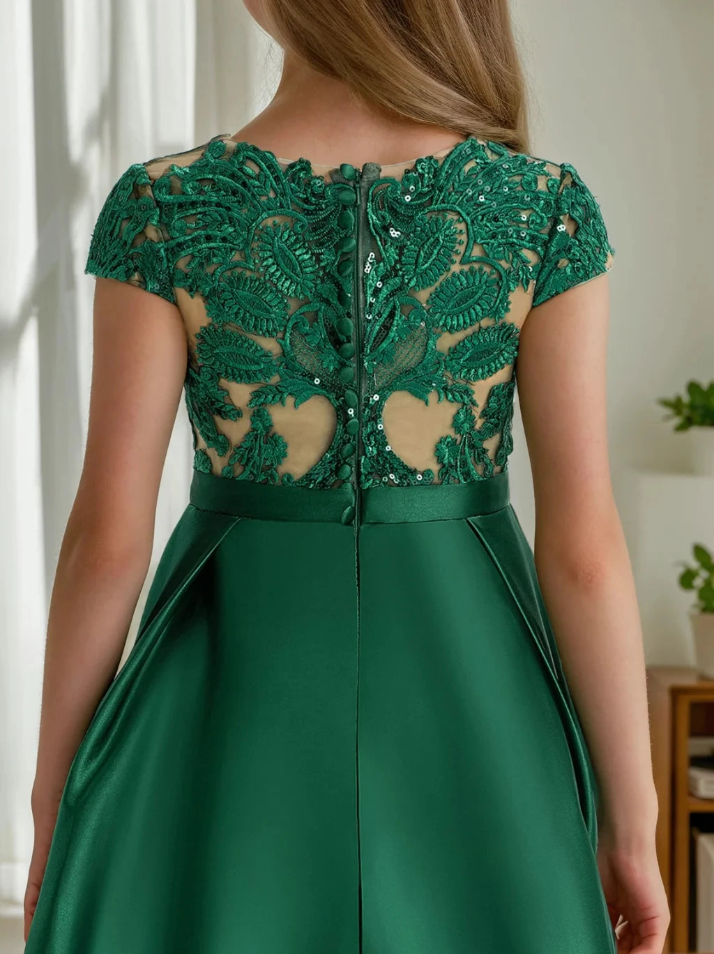 A-Line Princess Short Sleeves Lace Junior Bridesmaid Dresses with Appliques